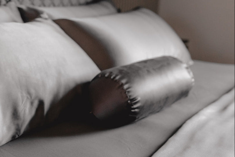 Nackenrolle aus Maulbeerseide