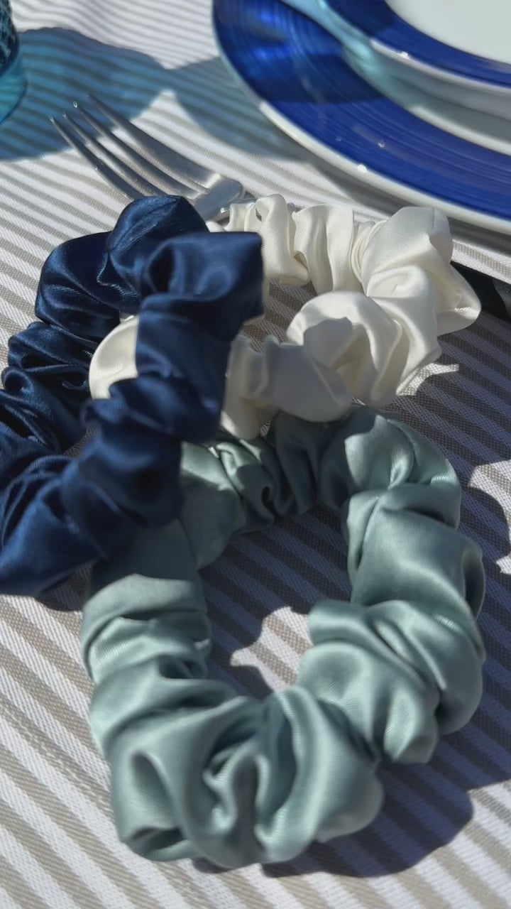 Maulbeerseidenhaargummi limited edition ocean vibes mint navy und weiß