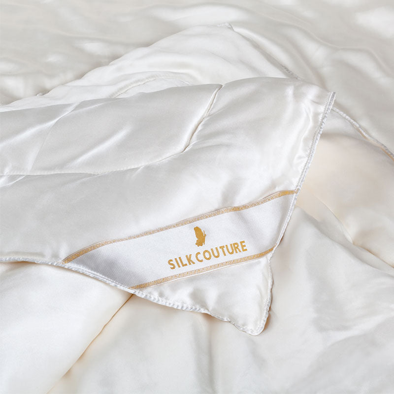
                      
                        Sommerdecke aus 100% reiner Maulbeerseide - Silk Couture
                      
                    